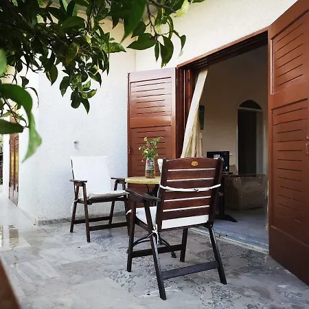 Bougos House Apartamento *